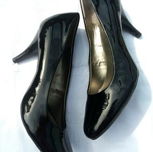 Bandolino Black Heels